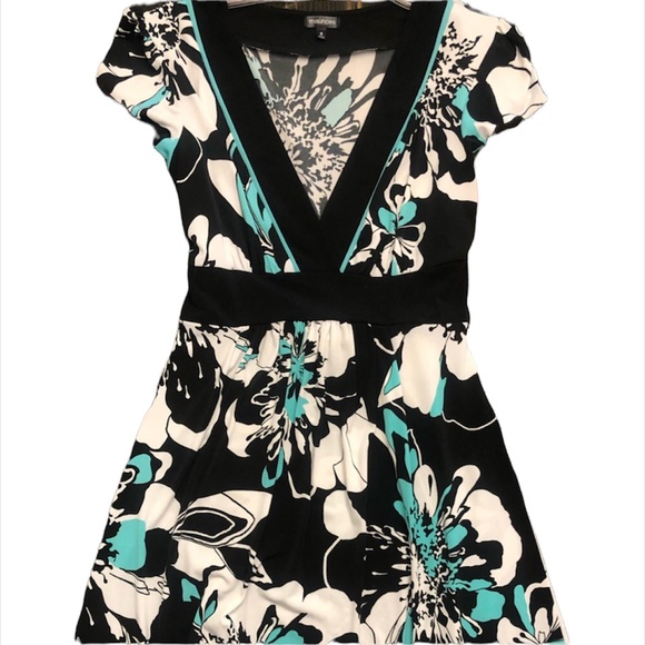 NWOT Maurices Beautiful Bright Mint Green Black & White Floral Stretchy Dress - Picture 1 of 6